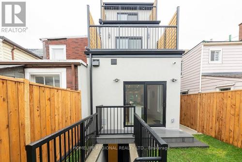 734 Richmond St W, Toronto, ON - Outdoor With Exterior
