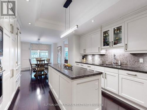 #804 -155 St Clair Ave W, Toronto, ON - Indoor Photo Showing Kitchen With Upgraded Kitchen