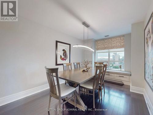 #804 -155 St Clair Ave W, Toronto, ON - Indoor Photo Showing Dining Room