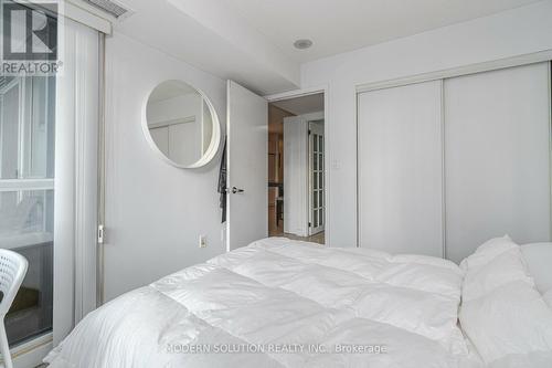 #925 -10 Capreol Crt, Toronto, ON - Indoor Photo Showing Bedroom