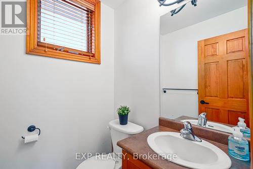 32 - 214 Blueski George Crescent, Blue Mountains, ON - Indoor Photo Showing Bathroom