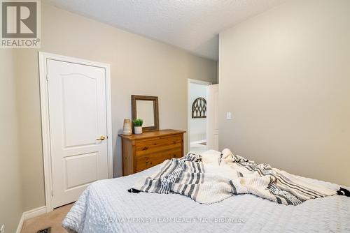 32 Holsted Road, Whitby, ON - Indoor Photo Showing Bedroom