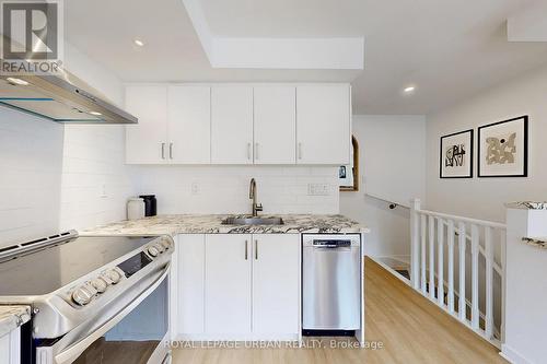 #2 -76 Munro St, Toronto, ON - Indoor Photo Showing Kitchen With Upgraded Kitchen