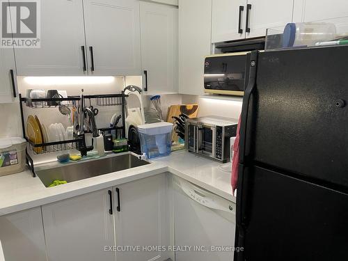 #910 -15 Sewells Rd S, Toronto, ON - Indoor Photo Showing Kitchen