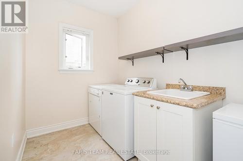 113 Centre St, Essa, ON - Indoor Photo Showing Laundry Room