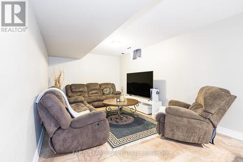 113 Centre St, Essa, ON - Indoor Photo Showing Living Room