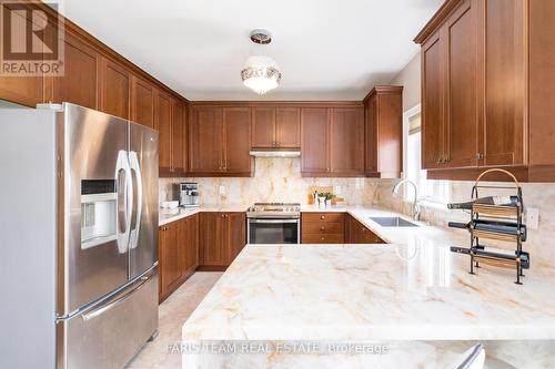 113 Centre St, Essa, ON - Indoor Photo Showing Kitchen With Upgraded Kitchen