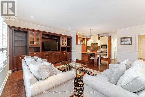 #102 -33 Wallace St, Vaughan, ON - Indoor Photo Showing Living Room