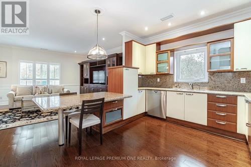 #102 -33 Wallace St, Vaughan, ON - Indoor Photo Showing Kitchen With Upgraded Kitchen