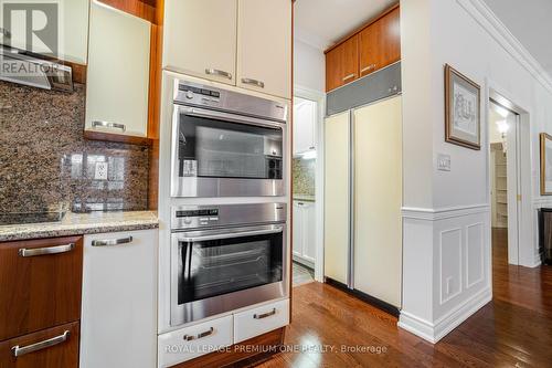 #102 -33 Wallace St, Vaughan, ON - Indoor Photo Showing Kitchen