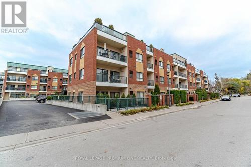 #102 -33 Wallace St, Vaughan, ON - Outdoor With Facade