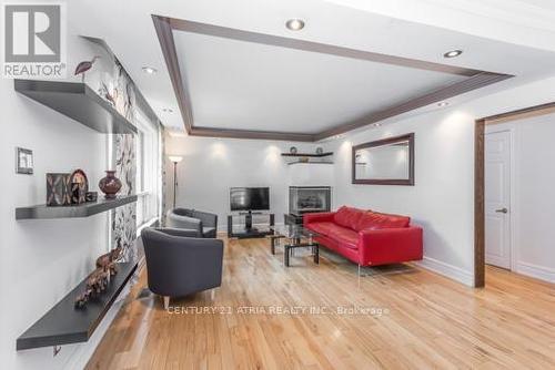 411 Oceanside Ave, Richmond Hill, ON - Indoor With Fireplace