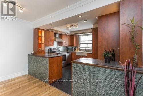 411 Oceanside Ave, Richmond Hill, ON - Indoor Photo Showing Kitchen