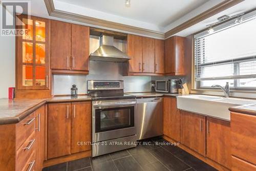 411 Oceanside Avenue, Richmond Hill, ON - Indoor Photo Showing Kitchen