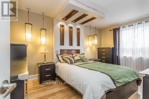 411 Oceanside Avenue, Richmond Hill, ON - Indoor Photo Showing Bedroom