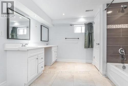 411 Oceanside Avenue, Richmond Hill, ON - Indoor Photo Showing Bathroom