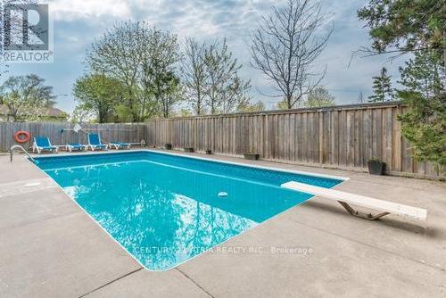 411 Oceanside Avenue, Richmond Hill, ON - Outdoor With In Ground Pool With Backyard