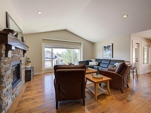 3190 Saddleback Place, West Kelowna, BC - Indoor Photo Showing Living Room With Fireplace
