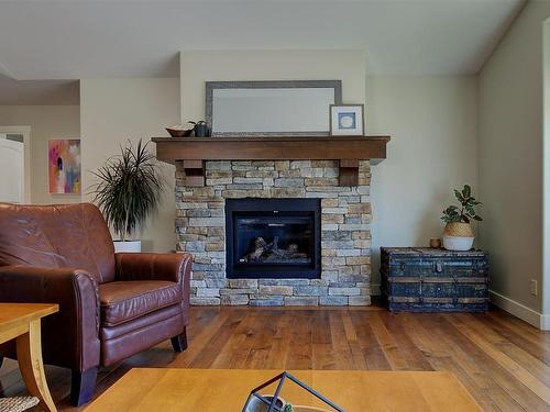 3190 Saddleback Place, West Kelowna, BC - Indoor Photo Showing Living Room With Fireplace