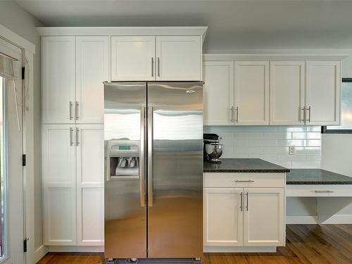 3190 Saddleback Place, West Kelowna, BC - Indoor Photo Showing Kitchen