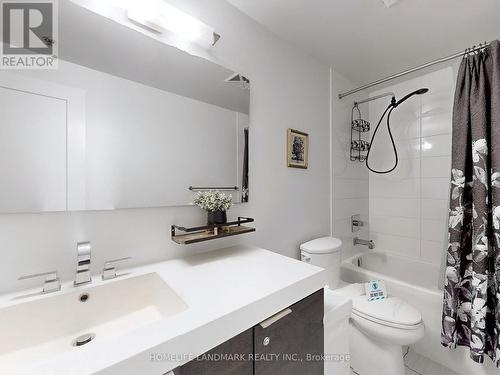 905 - 318 Richmond Street W, Toronto, ON - Indoor Photo Showing Bathroom