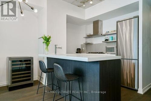 #517 -560 King St W, Toronto, ON - Indoor Photo Showing Kitchen
