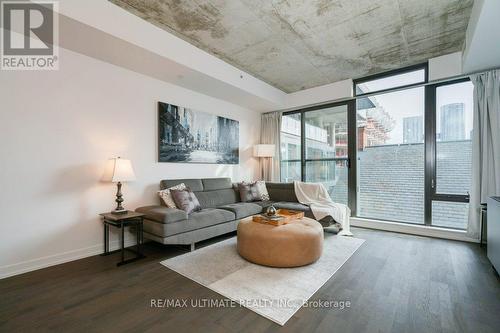 #517 -560 King St W, Toronto, ON - Indoor Photo Showing Living Room