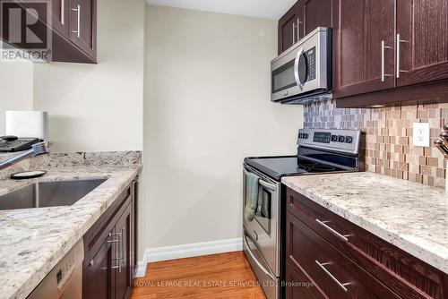#1217 -222 The Esplanade, Toronto, ON - Indoor Photo Showing Kitchen With Upgraded Kitchen