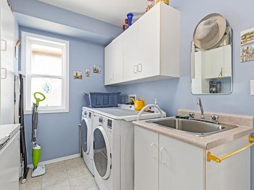 2264 Shannon Hills Drive, West Kelowna, BC - Indoor Photo Showing Laundry Room