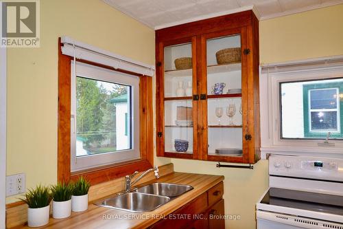 277 Henry St, Cobourg, ON - Indoor Photo Showing Kitchen With Double Sink