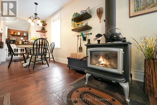 192 Wrenhaven Rd, Kawartha Lakes, ON - Indoor With Fireplace