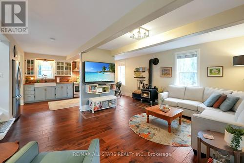 192 Wrenhaven Rd, Kawartha Lakes, ON - Indoor Photo Showing Living Room