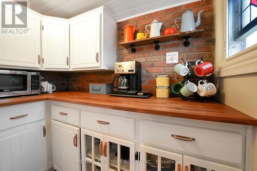 192 Wrenhaven Rd, Kawartha Lakes, ON - Indoor Photo Showing Kitchen