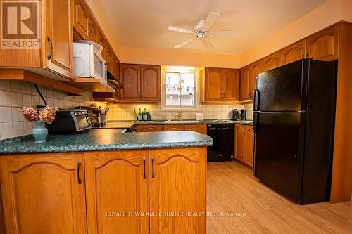 18 Corneil St, Kawartha Lakes, ON - Indoor Photo Showing Kitchen