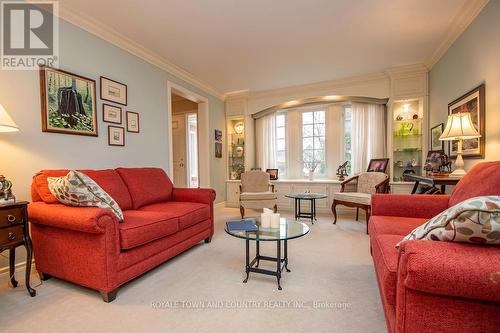 18 Corneil St, Kawartha Lakes, ON - Indoor Photo Showing Living Room