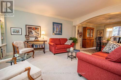 18 Corneil St, Kawartha Lakes, ON - Indoor Photo Showing Living Room