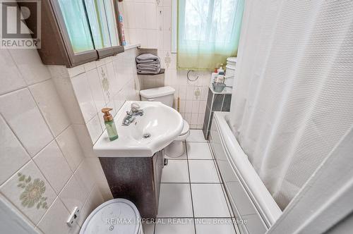 5 Glenview Ave, Georgina, ON - Indoor Photo Showing Bathroom