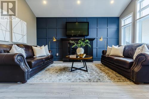 156 Maclennan St E, Guelph/Eramosa, ON - Indoor Photo Showing Living Room