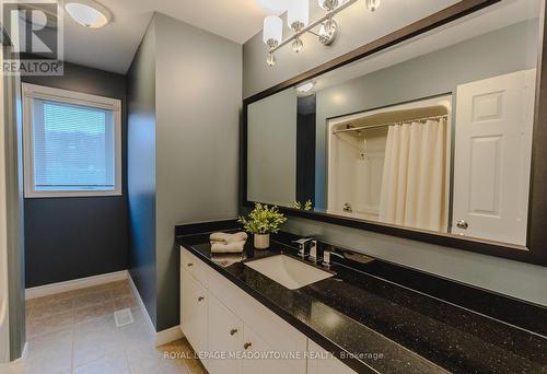 156 Maclennan St E, Guelph/Eramosa, ON - Indoor Photo Showing Bathroom