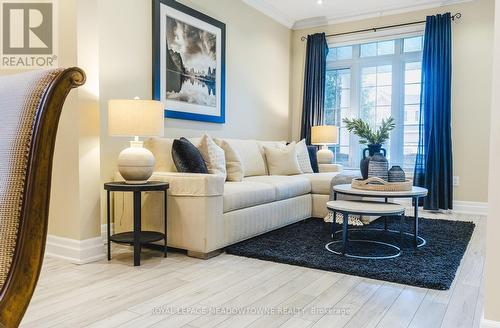 156 Maclennan St E, Guelph/Eramosa, ON - Indoor Photo Showing Living Room