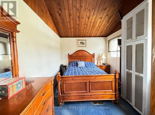 3 Kenhill Beach Rd, Kawartha Lakes, ON - Indoor Photo Showing Bedroom