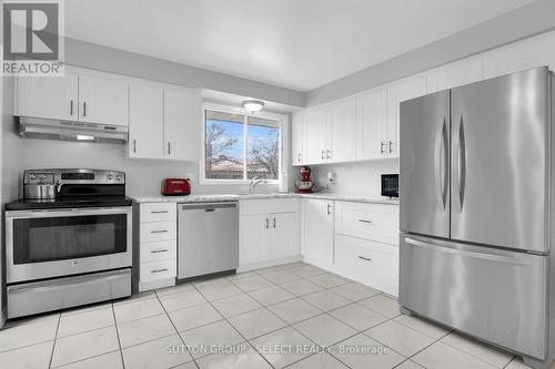 56 Piers Cres, London, ON - Indoor Photo Showing Kitchen