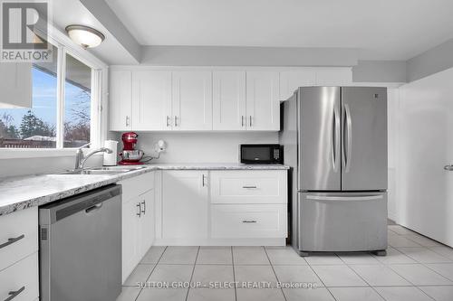 56 Piers Cres, London, ON - Indoor Photo Showing Kitchen With Double Sink