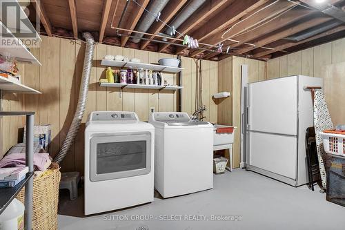 56 Piers Cres, London, ON - Indoor Photo Showing Laundry Room