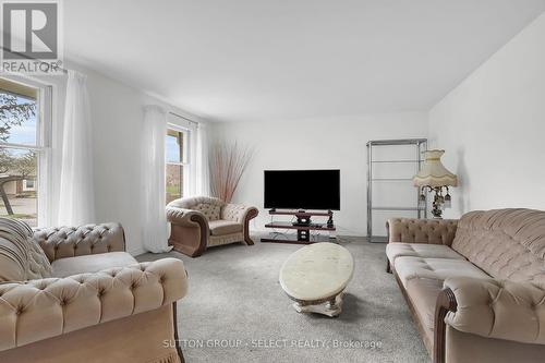 56 Piers Cres, London, ON - Indoor Photo Showing Living Room