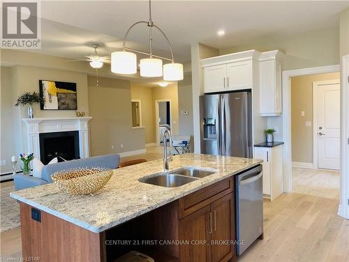 2118 Lockwood Cres, Strathroy-Caradoc, ON - Indoor Photo Showing Kitchen With Double Sink With Upgraded Kitchen