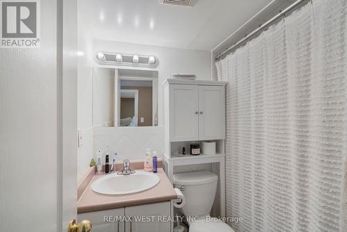 412 Crawford St, Toronto, ON - Indoor Photo Showing Bathroom