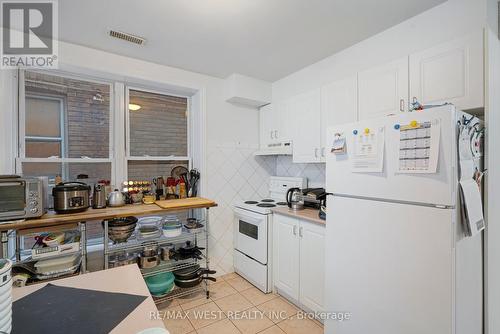 412 Crawford Street, Toronto, ON - Indoor Photo Showing Kitchen