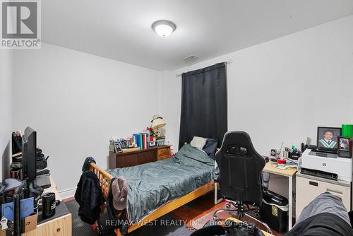 412 Crawford Street, Toronto, ON - Indoor Photo Showing Bedroom