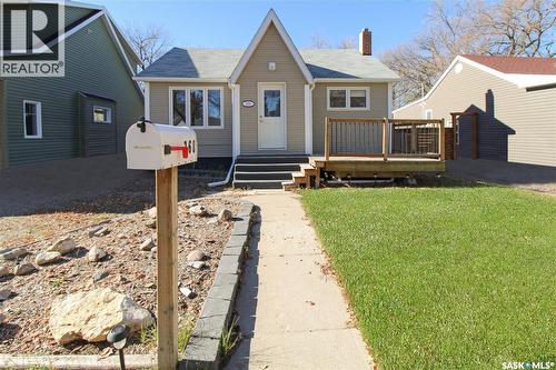 368 6Th Avenue Nw, Swift Current, SK - Outdoor With Deck Patio Veranda With Facade